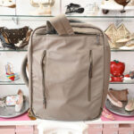 Bolsa de Viaje- Mochila Garni Taupe - Imagen 2